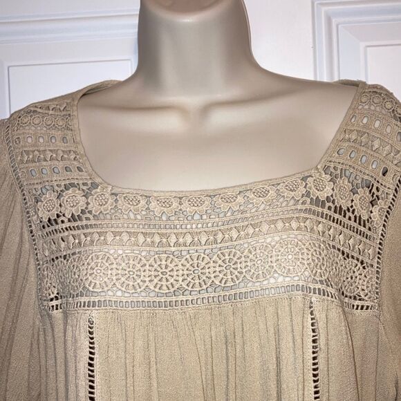 JOHN PAUL RICHARD Bell Sleeve Pullover Top Crochet Neckline Womens Medium - Picture 4 of 12
